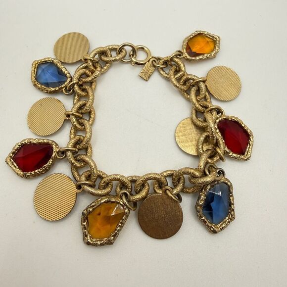 Vintage Emmons gold tone metal and glass "charm" bracelet! - Picture 11 of 14